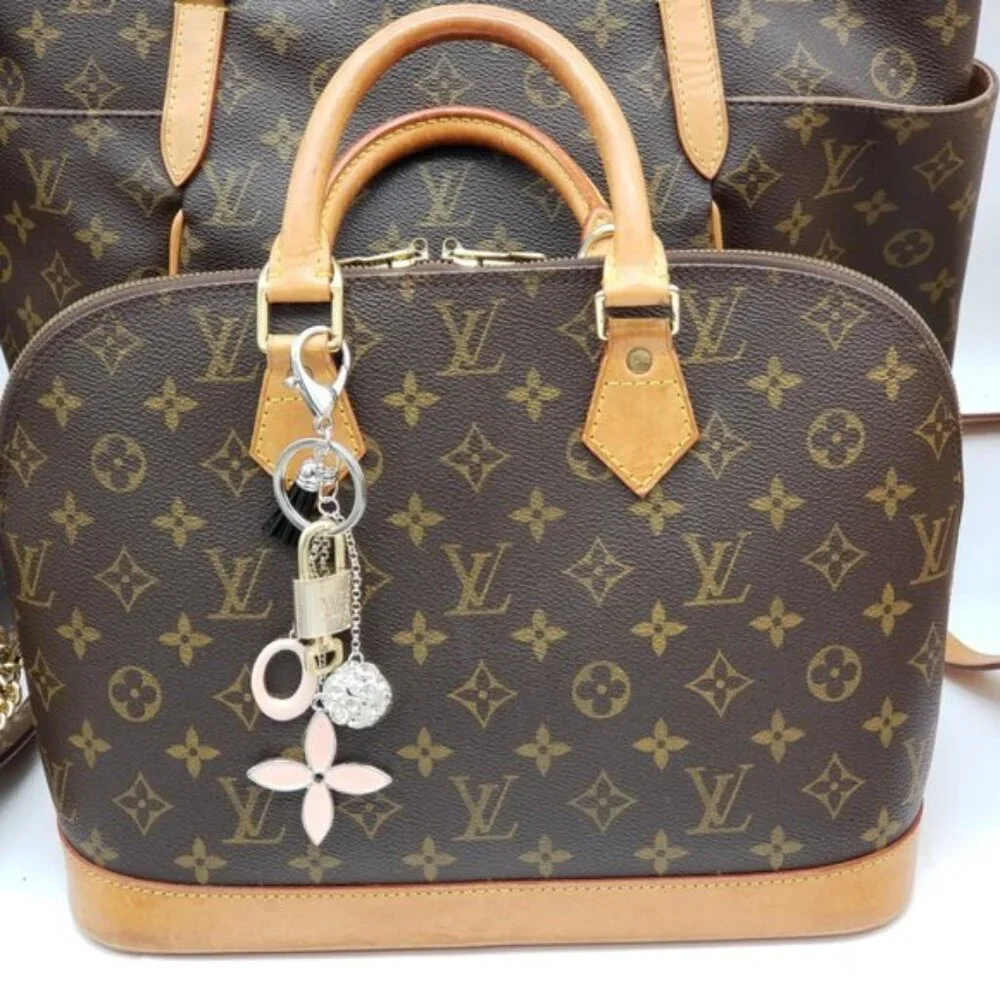 Louis Vuitton Authentic Gold Padlock 🔑 Key + Stylish Bag Unbranded Flower Charm